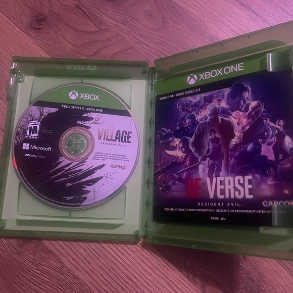 Resident Evil Village (VIII) Game for XBOX ONE Used Great Condition - Picture 2 of 2